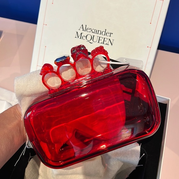 ❤️ Brand NWT Red Four-Ring Clear Box Clutch
ALEXANDER MCQUEEN ❤️ - Picture 3 of 8
